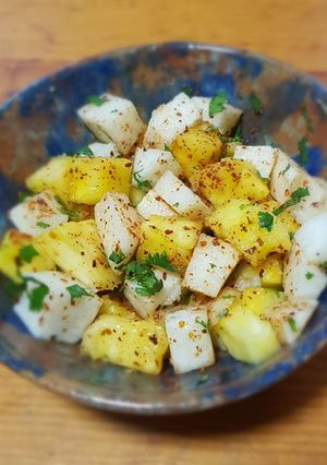 Una foto de Ensalada de jícama con piña