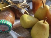 Une photo de confiture poire