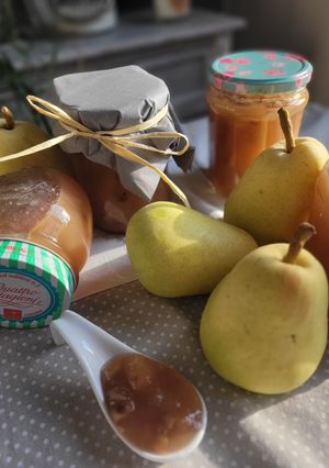 Une photo de Confiture de poires à la vanille et au noix