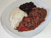 Una foto de carne ganso para la cacerola