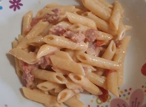 Foto di Pasta con salame sottiletta e pomodoro