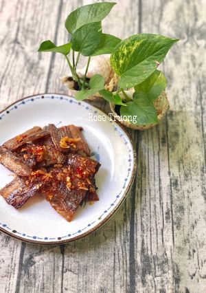 Hình của món Cá Hố Khô Chiên Sốt Mắm Tỏi.