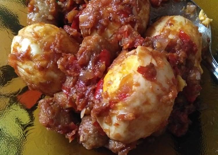 Telur bakso balado