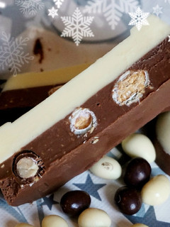 Una foto de Turrón 2 chocolates con conguitos