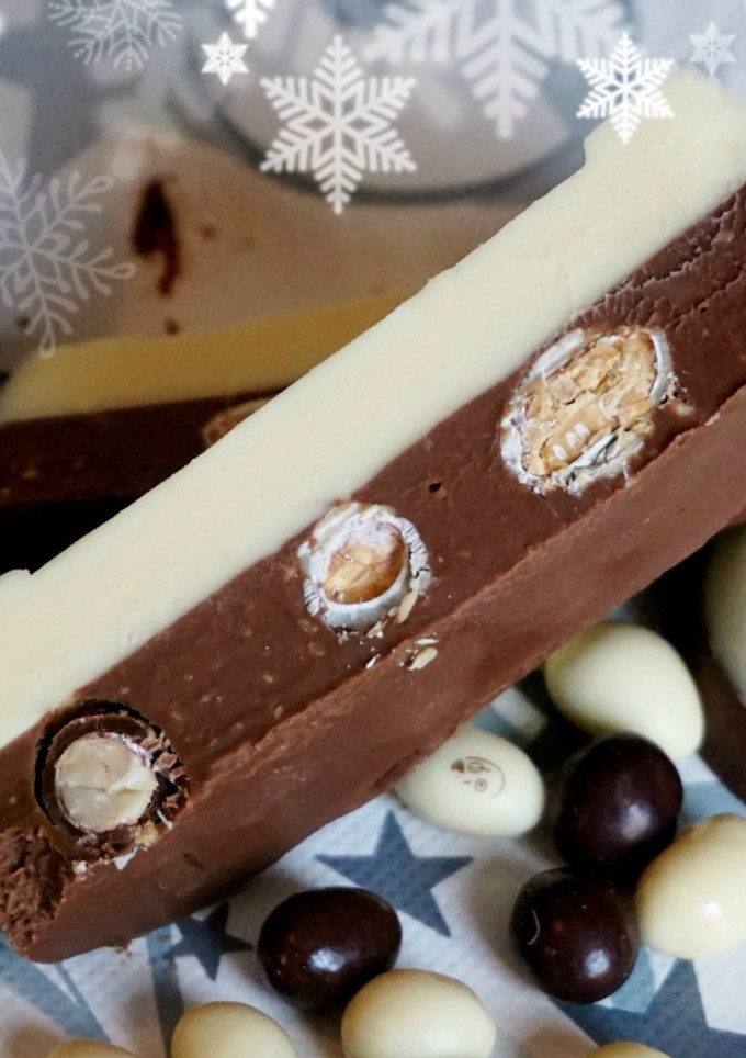 Una foto de Turrón 2 chocolates con conguitos