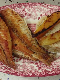 Una foto de Dorada a la plancha y arroz salteado con mango