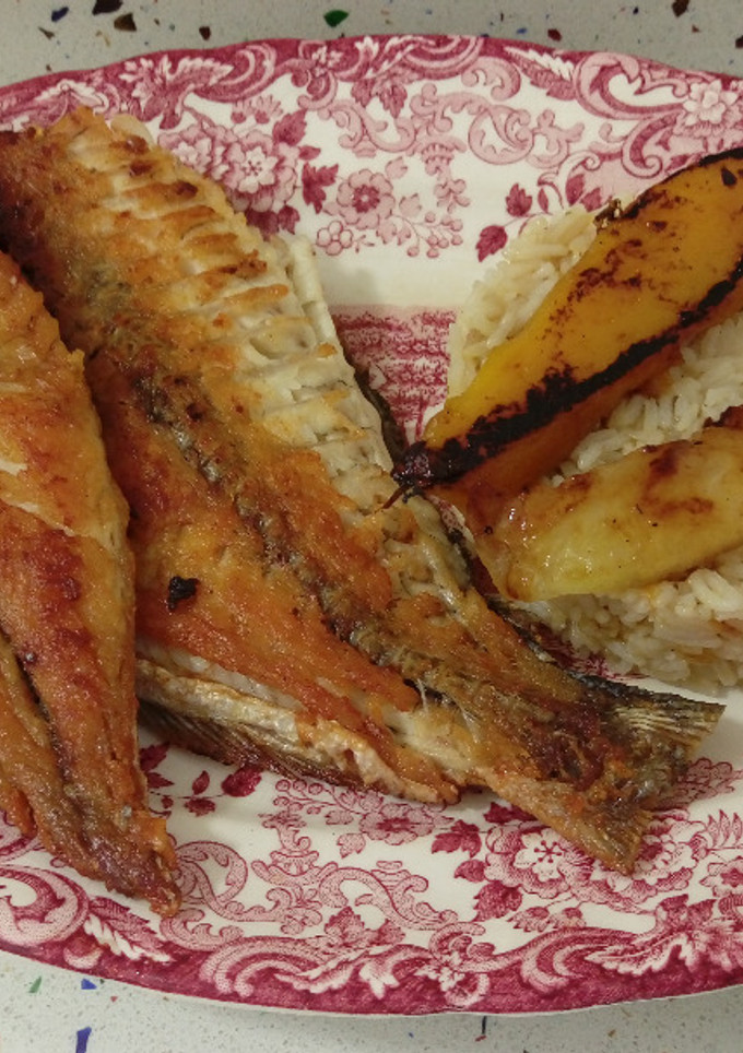 Una foto de Dorada a la plancha y arroz salteado con mango