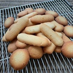 A picture of Bánh lưỡi mèo.
