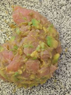 Una foto de Tartar de salmón