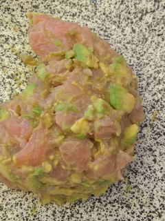Una foto de Tartar de salmón