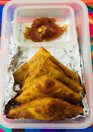 A picture of Daal ki triangular puri.