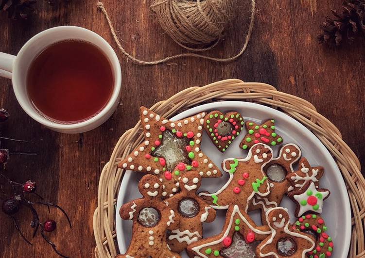 Cara Gampang Menyiapkan Stained Glass Gingerbread Cookies yang Lezat