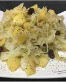 Repollo salteado con manzana y pasas