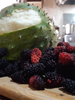 Una foto de Smoothie de Guanábana y Morá de árbol