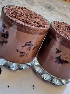 चील्ड चॉकलेट मिल्कशेक (chocolate milkshake recipe in marathi) रेसिपी चे मुख्य फोटो