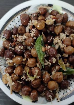 கருப்பு கொண்டைக் கடலை சுண்டல் (Karuppu kondaikadalai sundal Recipe in Tamil) செய்முறை முக்கிய புகைப்படம்