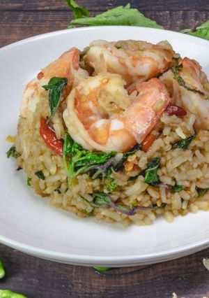 รูปของ ข้าวผัด กะเพราคลุก กุ้ง กลิ่นหอมฟุ้ง รสชาติจัดจ้าน
