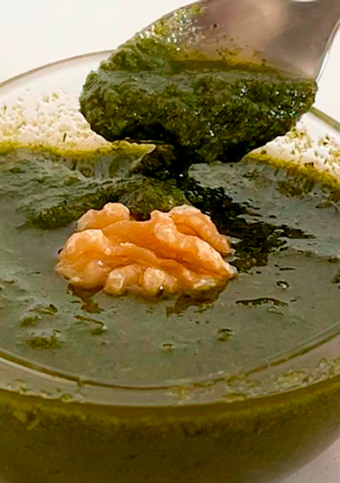 Una foto de Salsa pesto estilo argentino