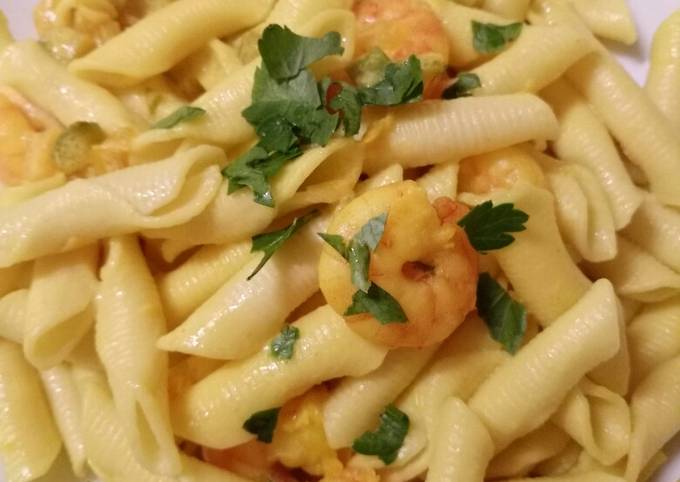 Garganelli with prawns, saffron and round courgette