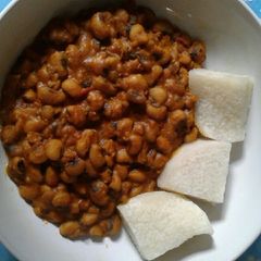 A picture of Yummy fried beans with yam.