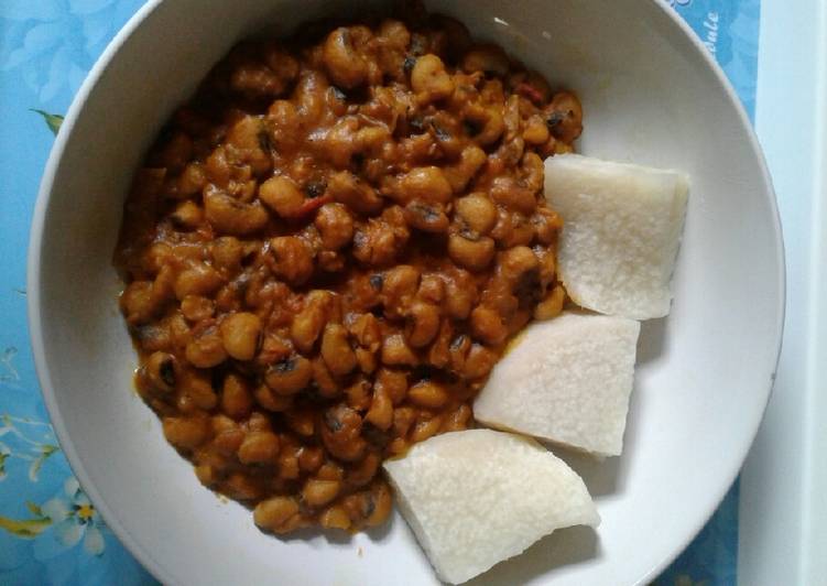 Yummy fried beans with yam