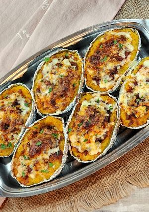 Una foto de 🥔🧀Papas rellenas con carne y vegetales, gratinadas con queso 🧀🥔