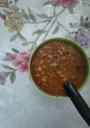 A picture of Rongi or white Lobia in gravy.