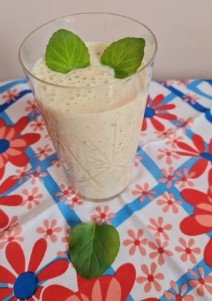 Una foto de Lassi de durazno, menta y jengibre 🇮🇳