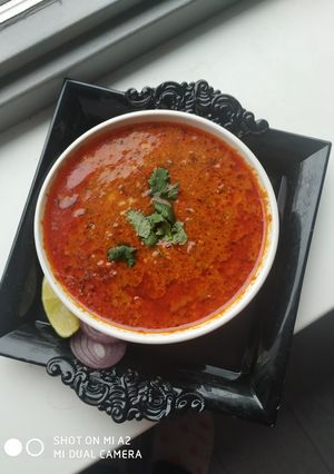मटकीची रस्सा भाजी (matkichi rassa bhaji recipe in marathi) रेसिपी चे मुख्य फोटो 