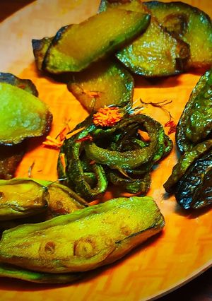 ভোগের পাঁচ রকম ভাজা(bhoger panch rokom bhaaja recipe in Bengali) রেসিপির প্রধান ছবি