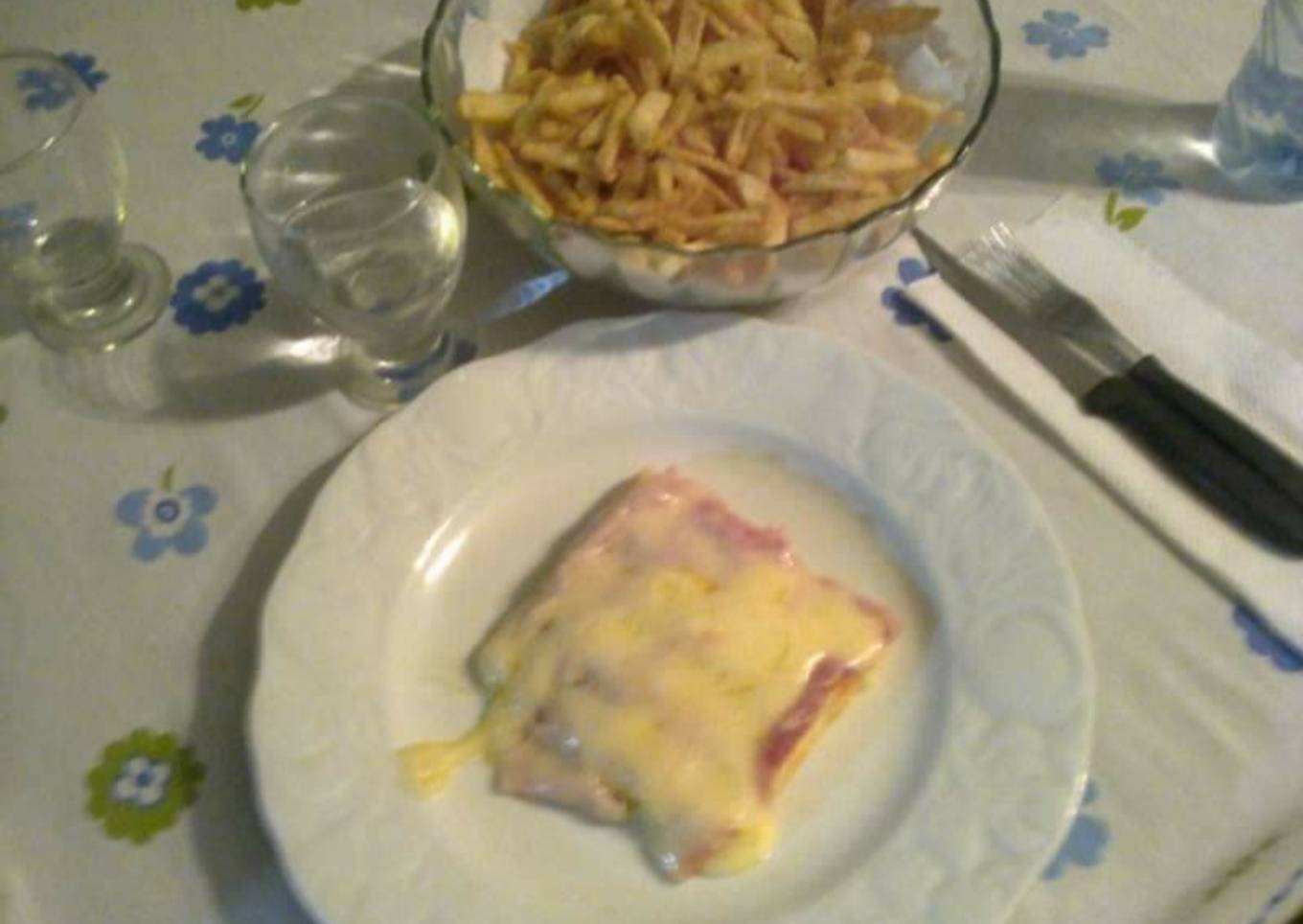 Waffles con jamón y queso