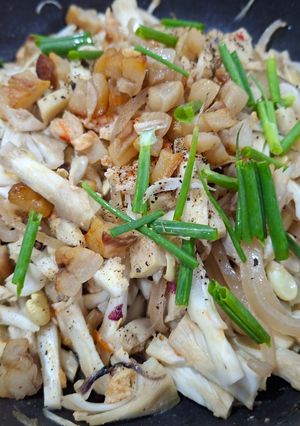 A picture of Young Jackfruit Salad with Shrimp and Pork Cracklings.