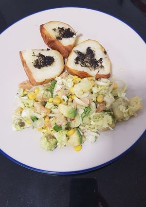 Una foto de Ensalada fresca y distinta con patatas asadas con trufa