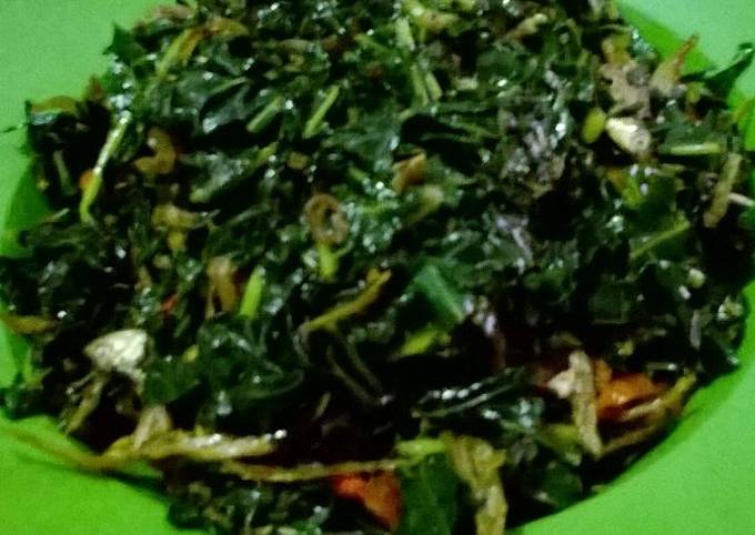 Langkah Mudah untuk Menyiapkan Tumis daun pepaya teri, Lezat Sekali