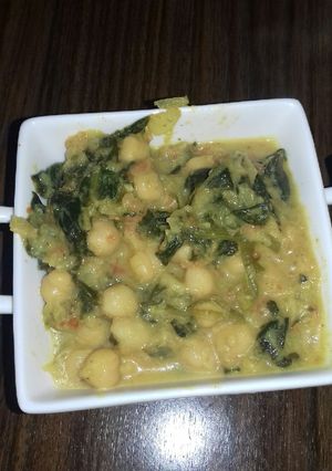 Una foto de Garbanzos con espinacas (plato vegano)