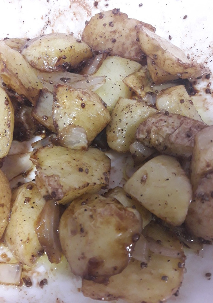 Una foto de Patatas al microondas con cebolla y semillas