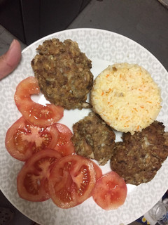 Una foto de Croquetas de Jurel con arroz y Tomate