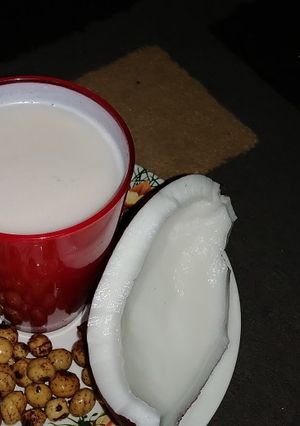A picture of Tiger nut and coconut drink (kunun aya).