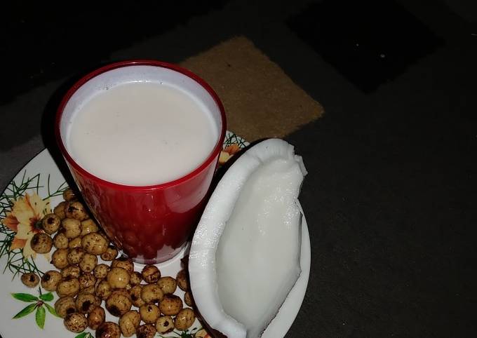 Tiger nut and coconut drink (kunun aya)