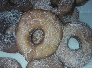 Una foto de Rosquitas o donuts fĂĄcilesđŠ