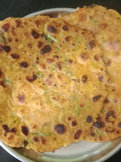 ભાત અને કોથમીર ના થેપલા (Rice Kothmir Thepla Recipe In Gujarati) રેસીપી મુખ્ય ફોટો