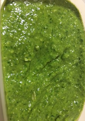 Una foto de Pesto de rúcula