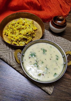 ગુજરાતી ખીચડી અને કઢી રેસીપી મુખ્ય ફોટો