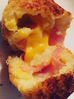 Una foto de Bombas de papas rellenas
