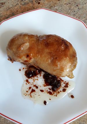 Una foto de Muslos de pollo rellenos de manzana ciruelas y piñones