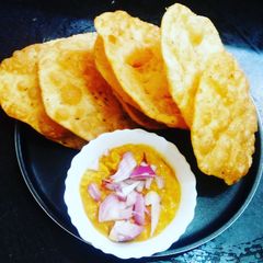 A picture of Dal Pakwan.