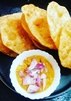A picture of Dal Pakwan.