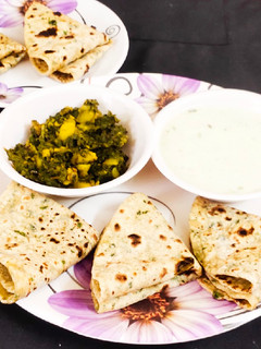 पालक की रोटी (palak ki roti recipe in Hindi) रेसिपी मुख्य फोटो