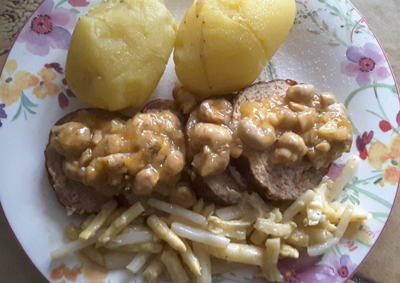 Pain de viande à la sauce champignons et pointe d'asperge