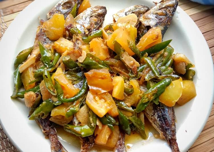 Cara Gampang Membuat Ikan Tumis Cabai Hijau, Bisa Manjain Lidah